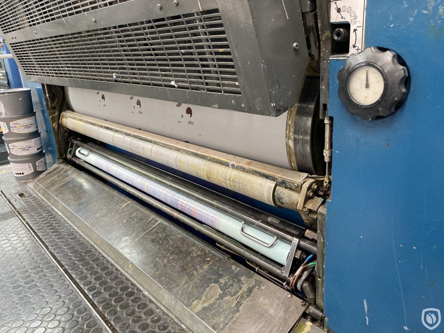 Automatic washing unit on each printing press