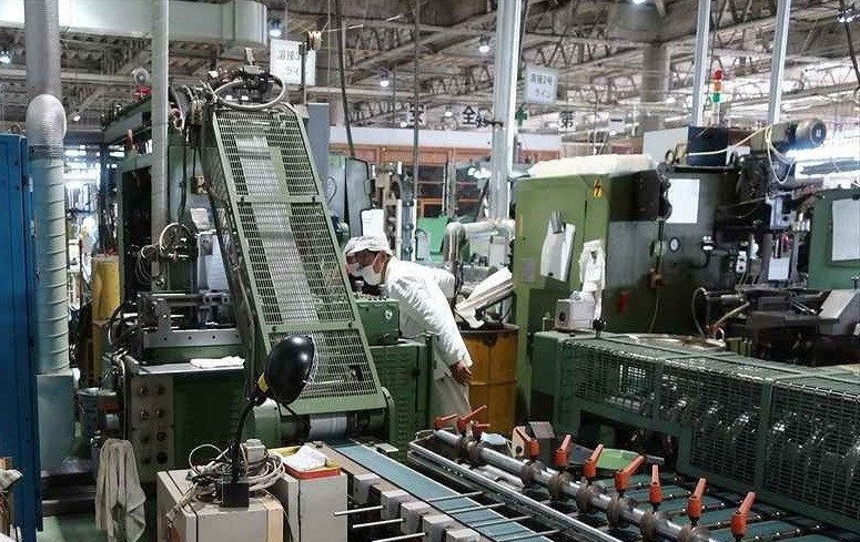 Cevolani welding line for manufacturing dry tea tins
