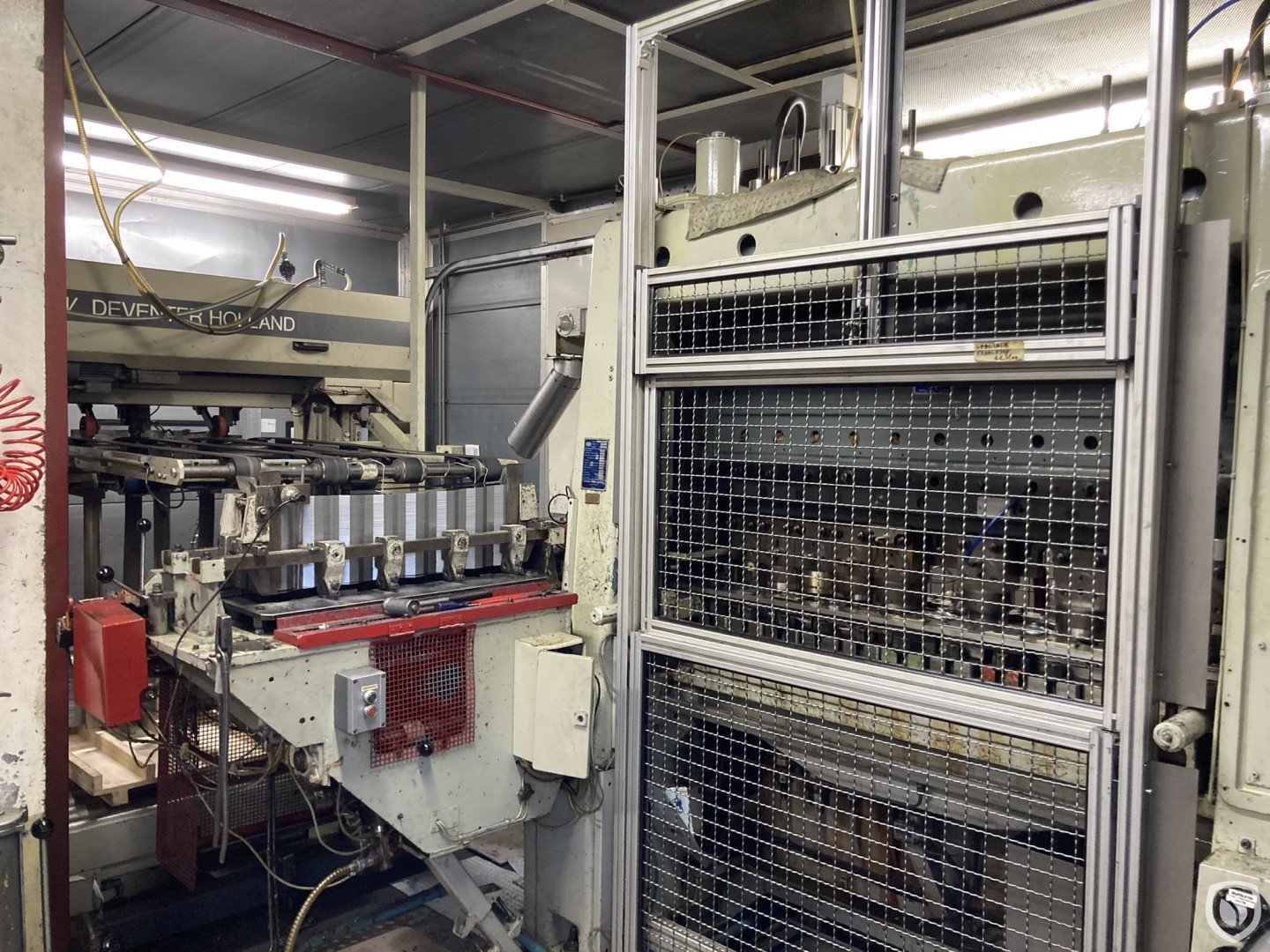 CSW / IWK manufacturing line of aerosol domes Ø 61 and Ø 65 mm - Cazander