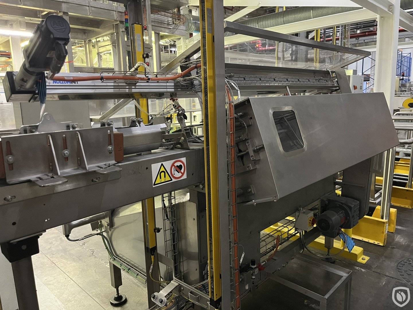 Canline trayfeeder